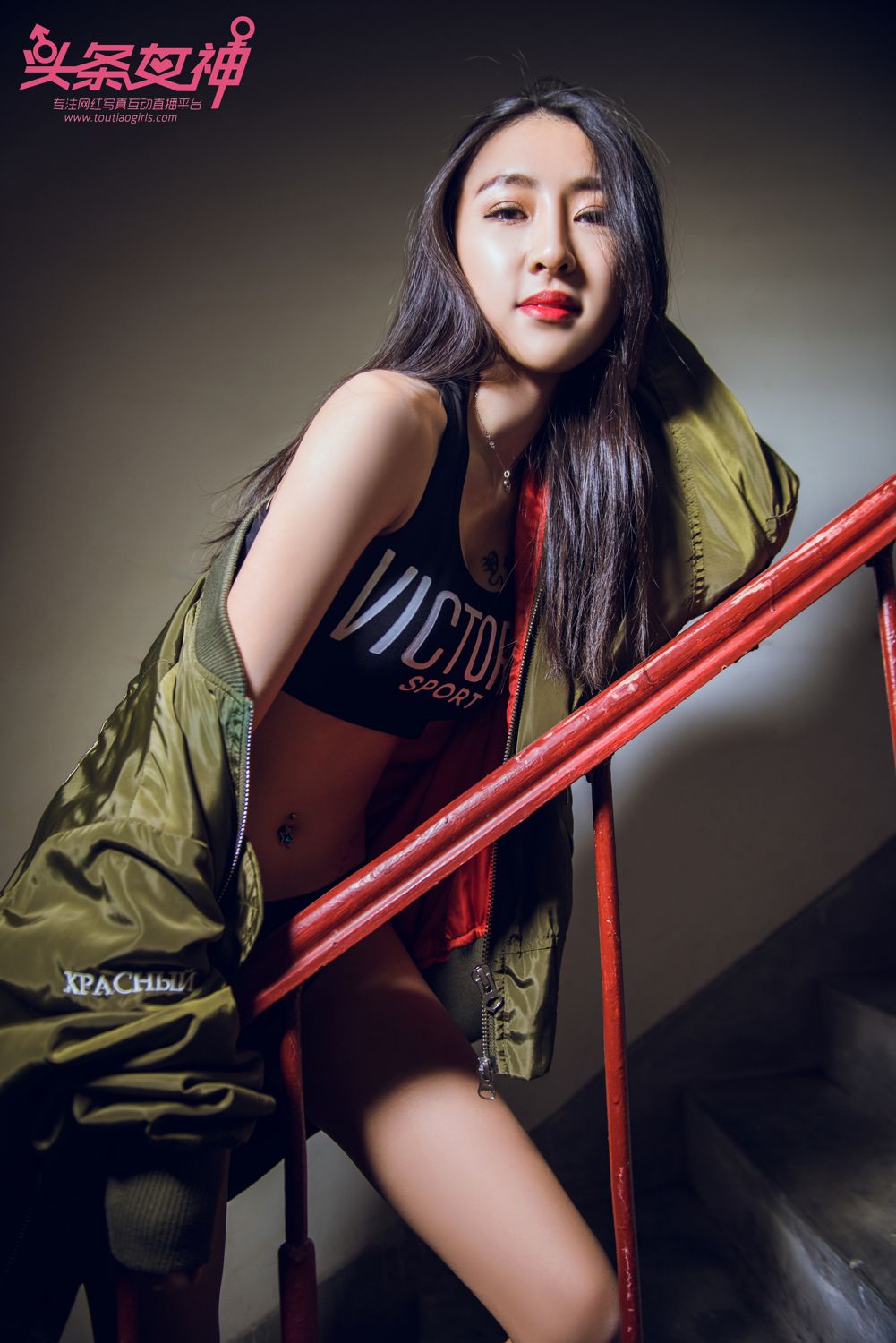 运动甜心如意 冷艳美腿马甲线