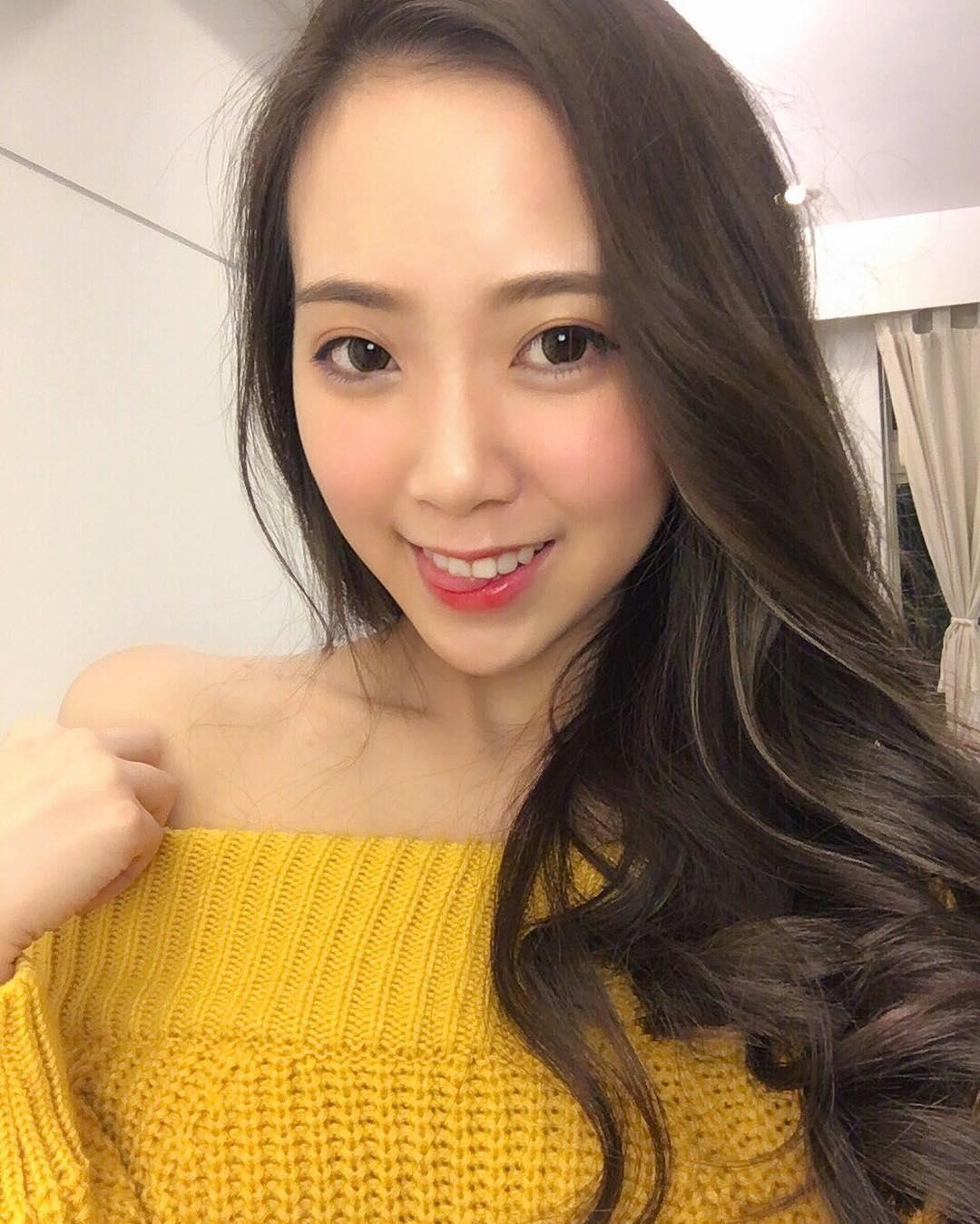 超甜美气质正妹牙牙！治愈系外表下美背也让人惊艳