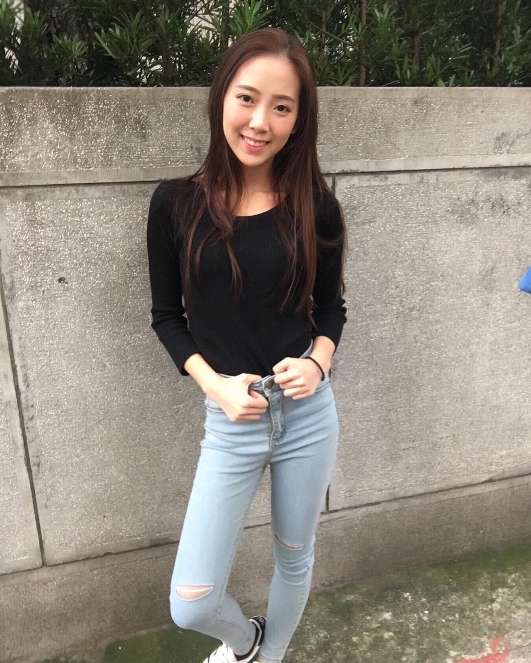 超甜美气质正妹牙牙！治愈系外表下美背也让人惊艳