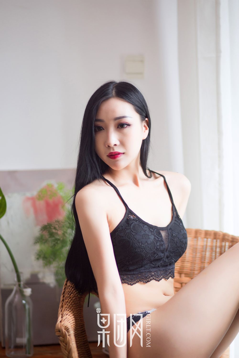 果团女郎雨儿 黑色蕾丝内衣