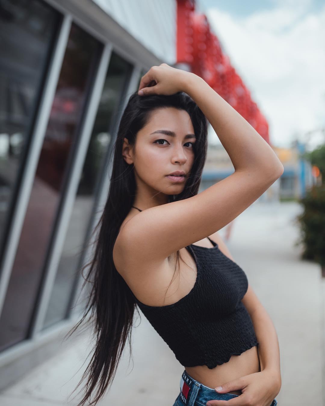 3D立体视觉！亚裔女模Mikayla Rogers性感美图