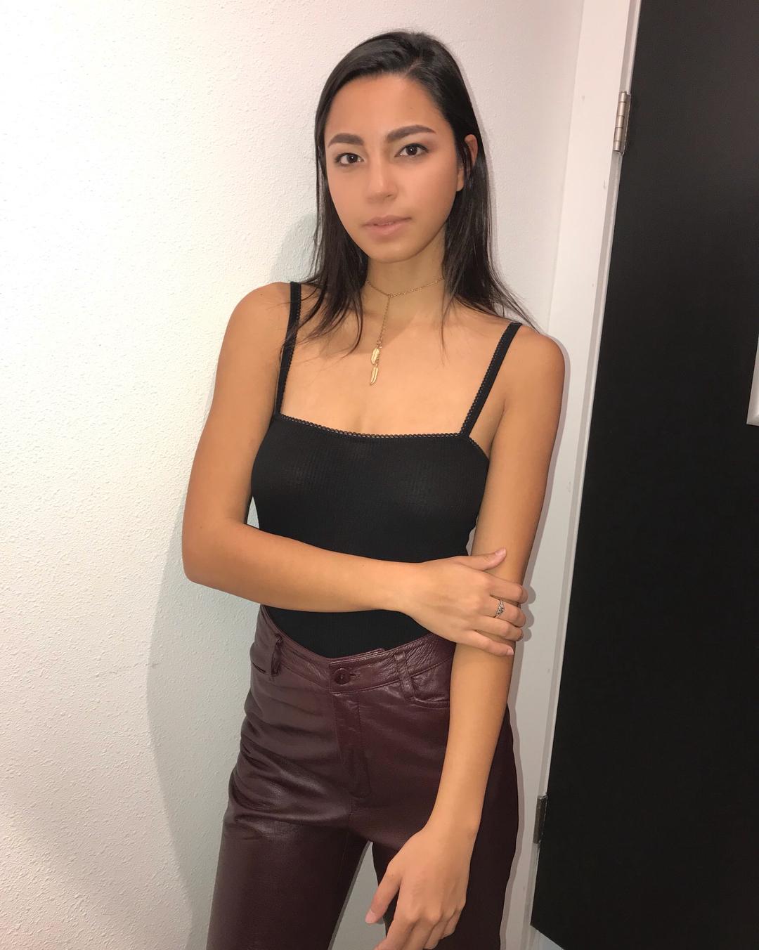 3D立体视觉！亚裔女模Mikayla Rogers性感美图
