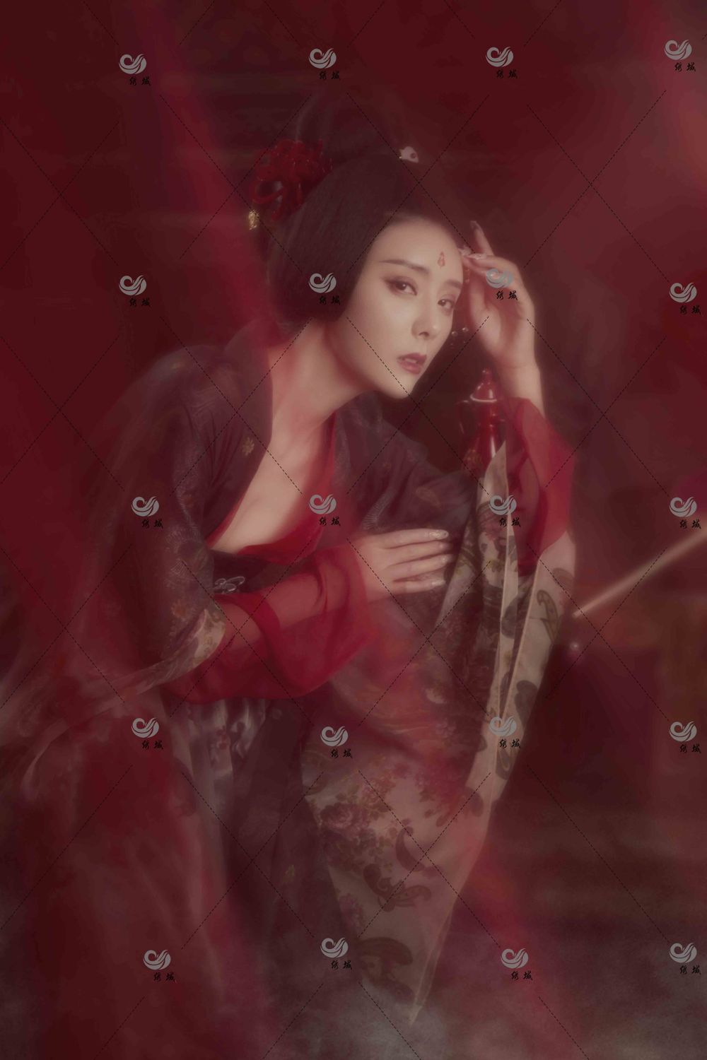 [TouTiao头条女神]高清写真图 2019-12-10 贵妃醉酒 莫晓希