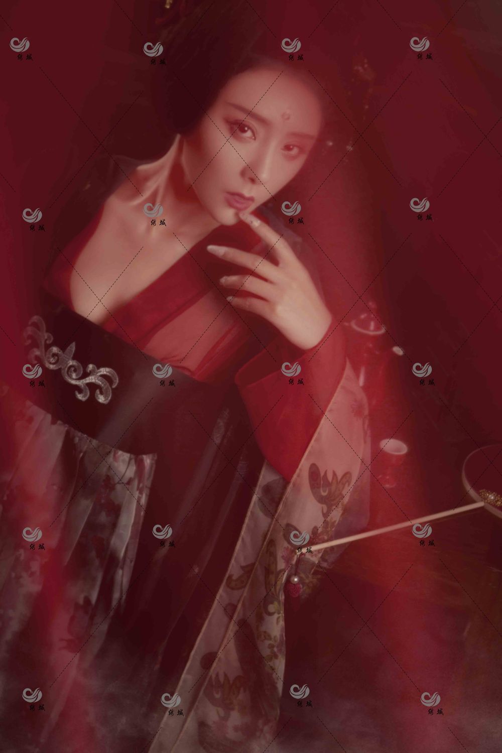 [TouTiao头条女神]高清写真图 2019-12-10 贵妃醉酒 莫晓希