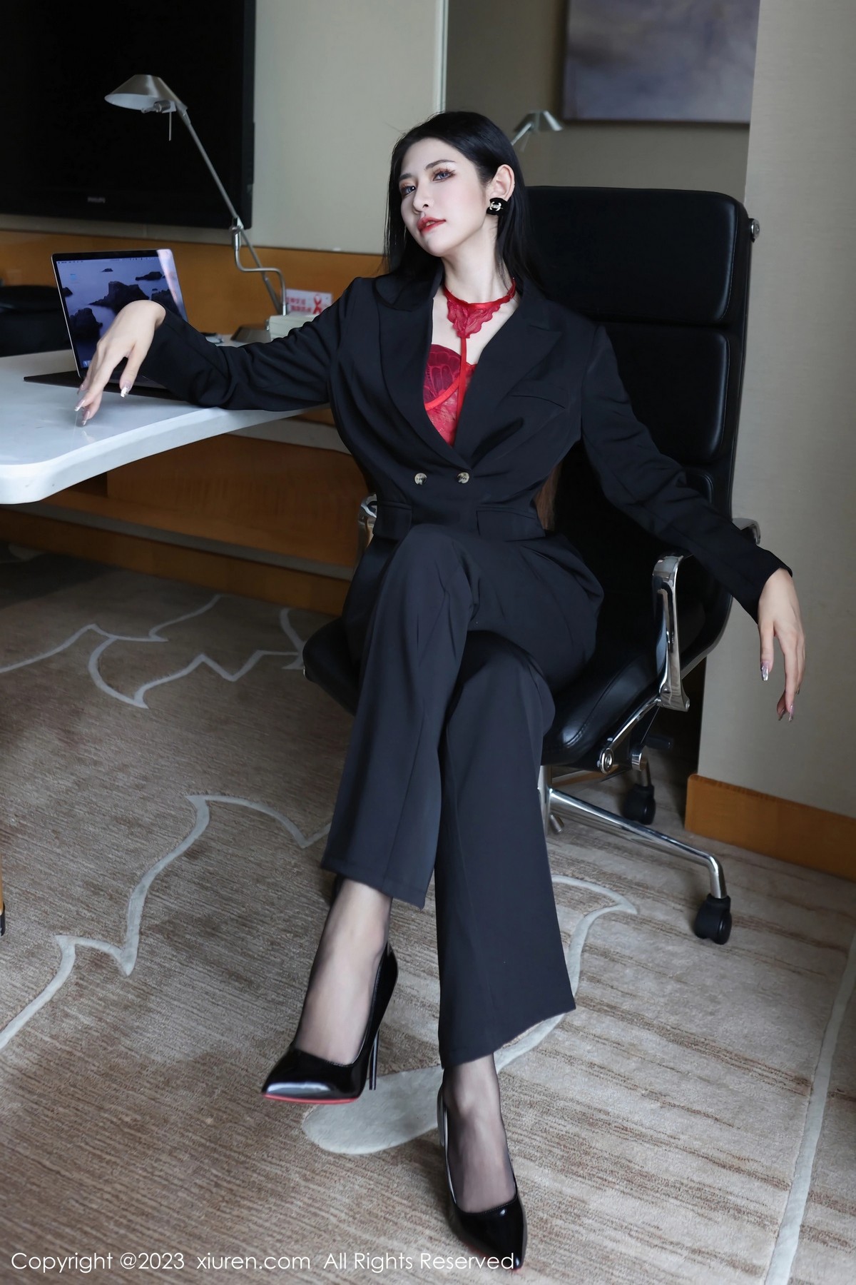 [XiuRen]高清写真图 2023.03.13 No.6402 依娜Yina 美腿新人