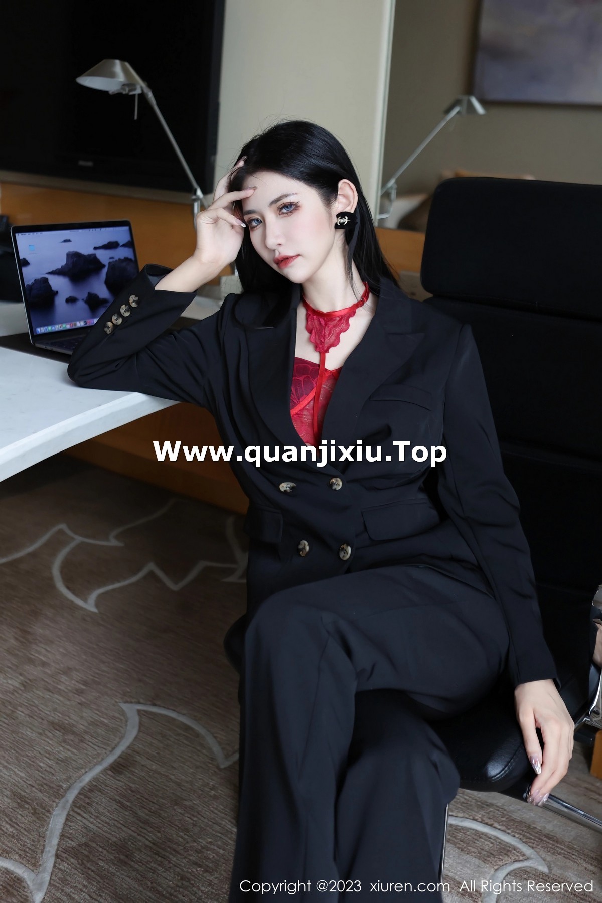 [XiuRen]高清写真图 2023.03.13 No.6402 依娜Yina 美腿新人