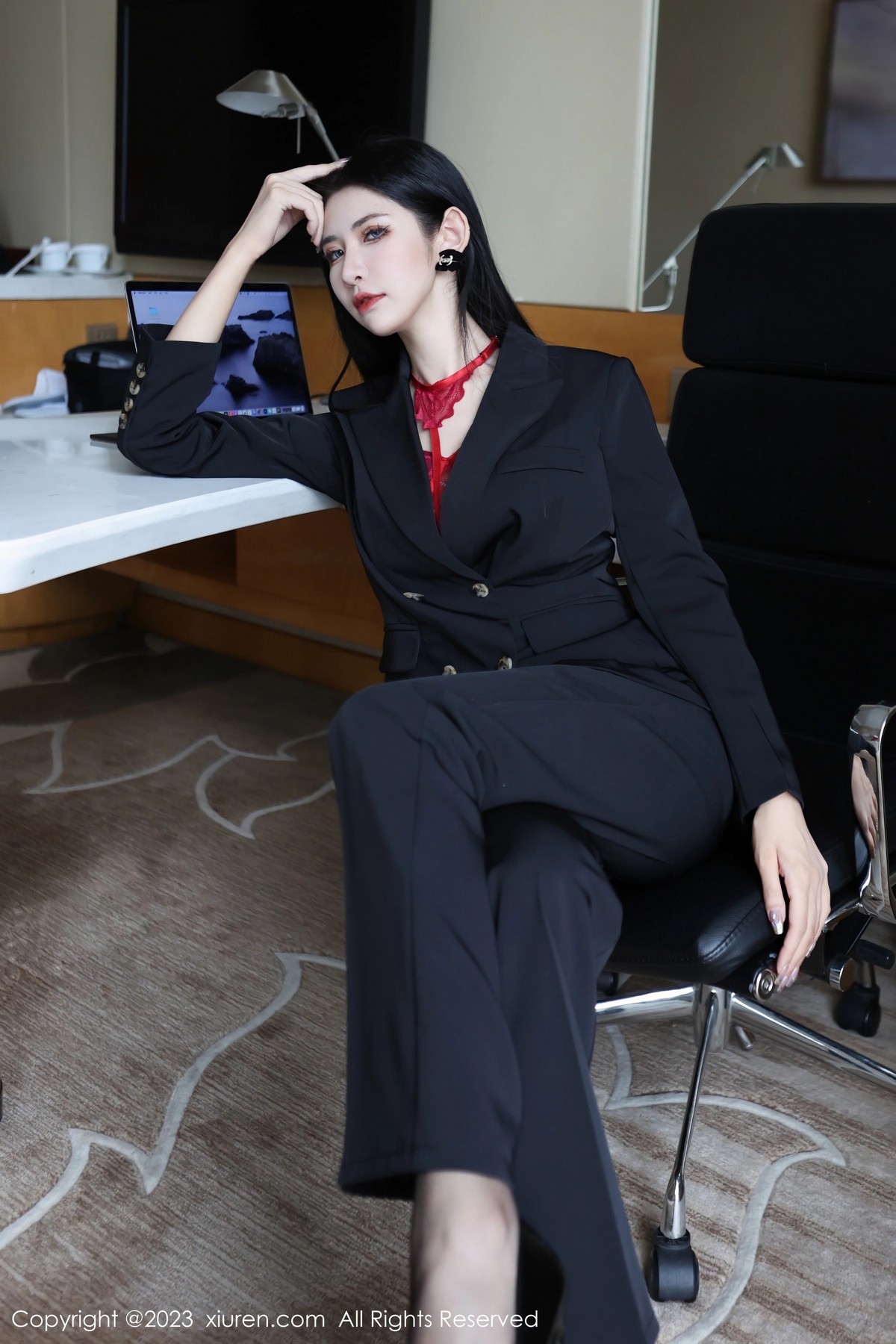 [XiuRen]高清写真图 2023.03.13 No.6402 依娜Yina 美腿新人