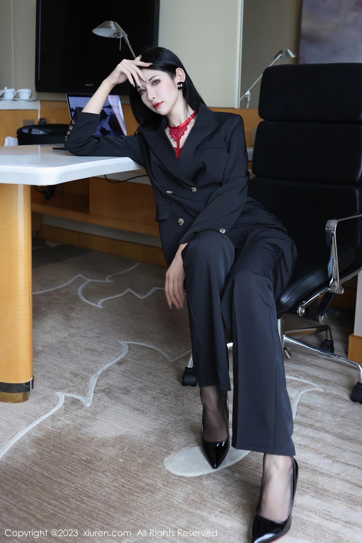 [XiuRen]高清写真图 2023.03.13 No.6402 依娜Yina 美腿新人