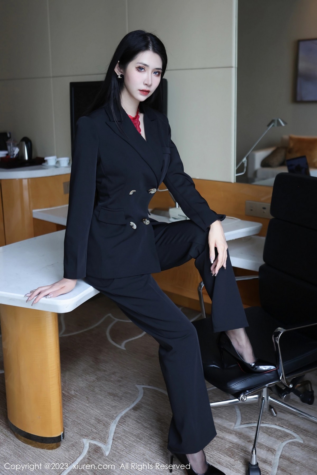 [XiuRen]高清写真图 2023.03.13 No.6402 依娜Yina 美腿新人