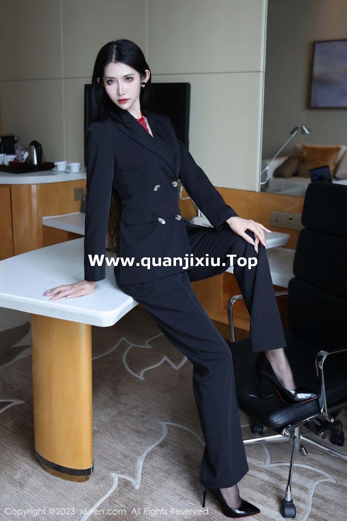 [XiuRen]高清写真图 2023.03.13 No.6402 依娜Yina 美腿新人