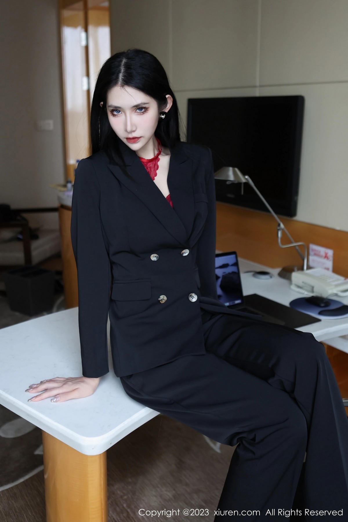 [XiuRen]高清写真图 2023.03.13 No.6402 依娜Yina 美腿新人