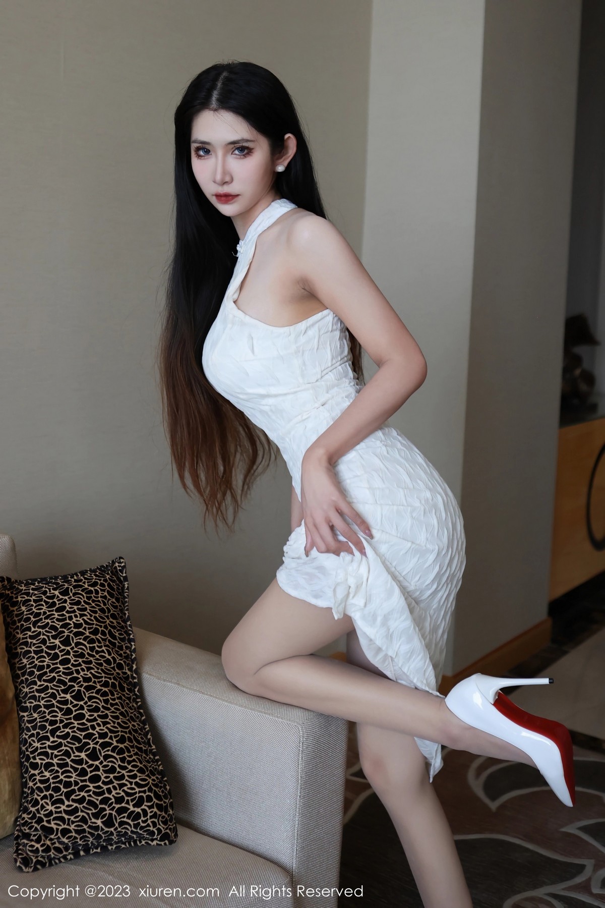 [XiuRen]高清写真图 2023.03.20 No.6438 依娜Yina 美腿丝袜