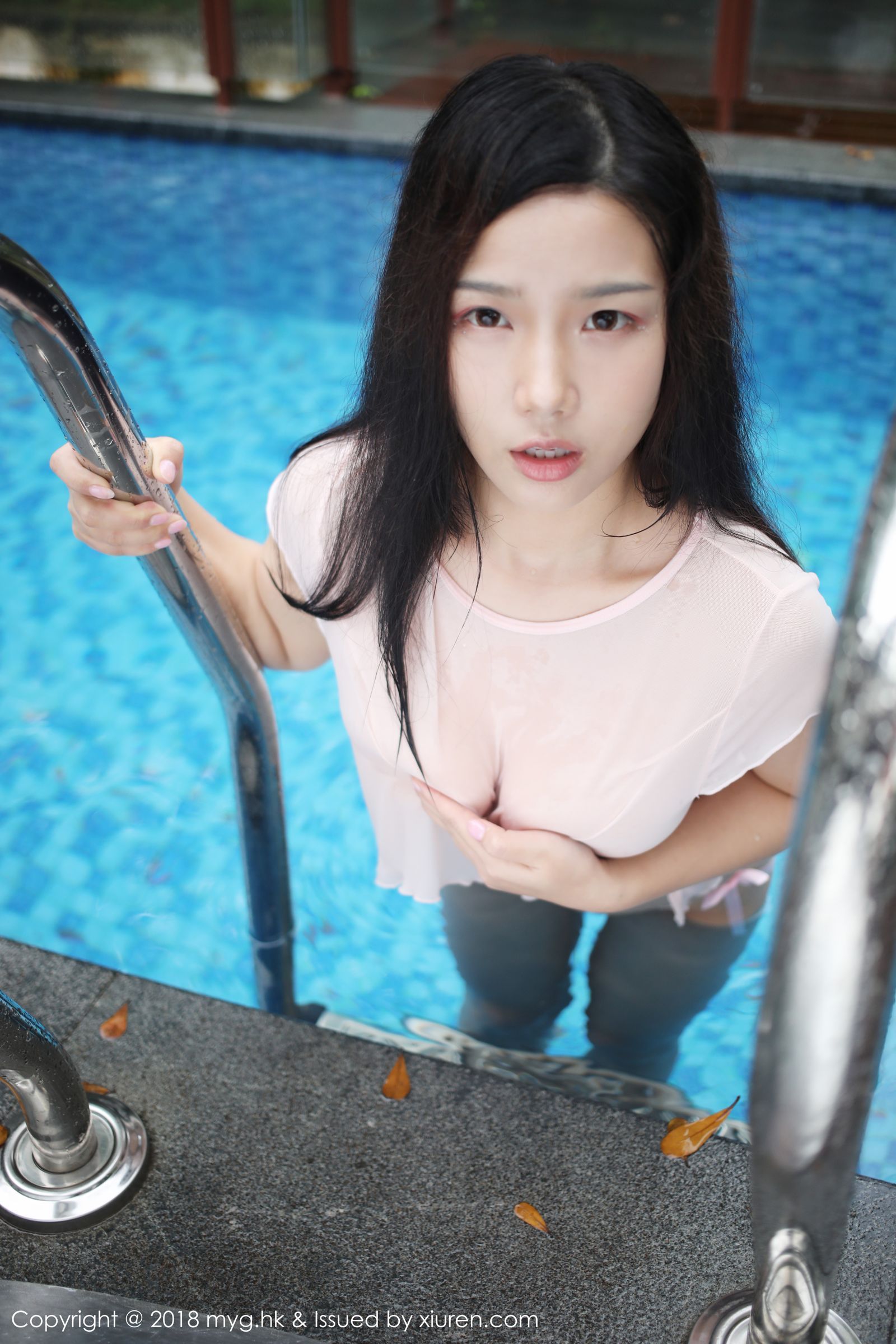 新晋女神徐微微 泳池湿身透视诱惑