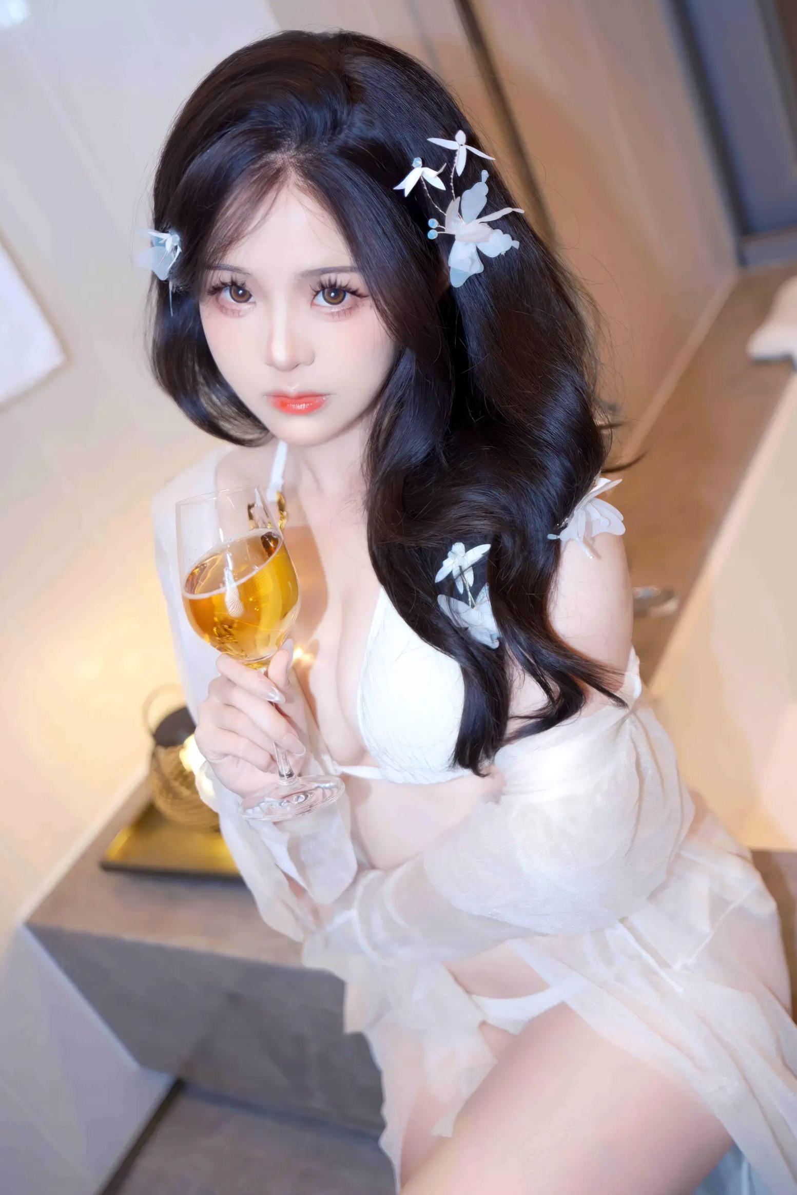 miko酱ww - 慵懒时刻：白色比基尼浴缸诱惑私房写真 [15P]