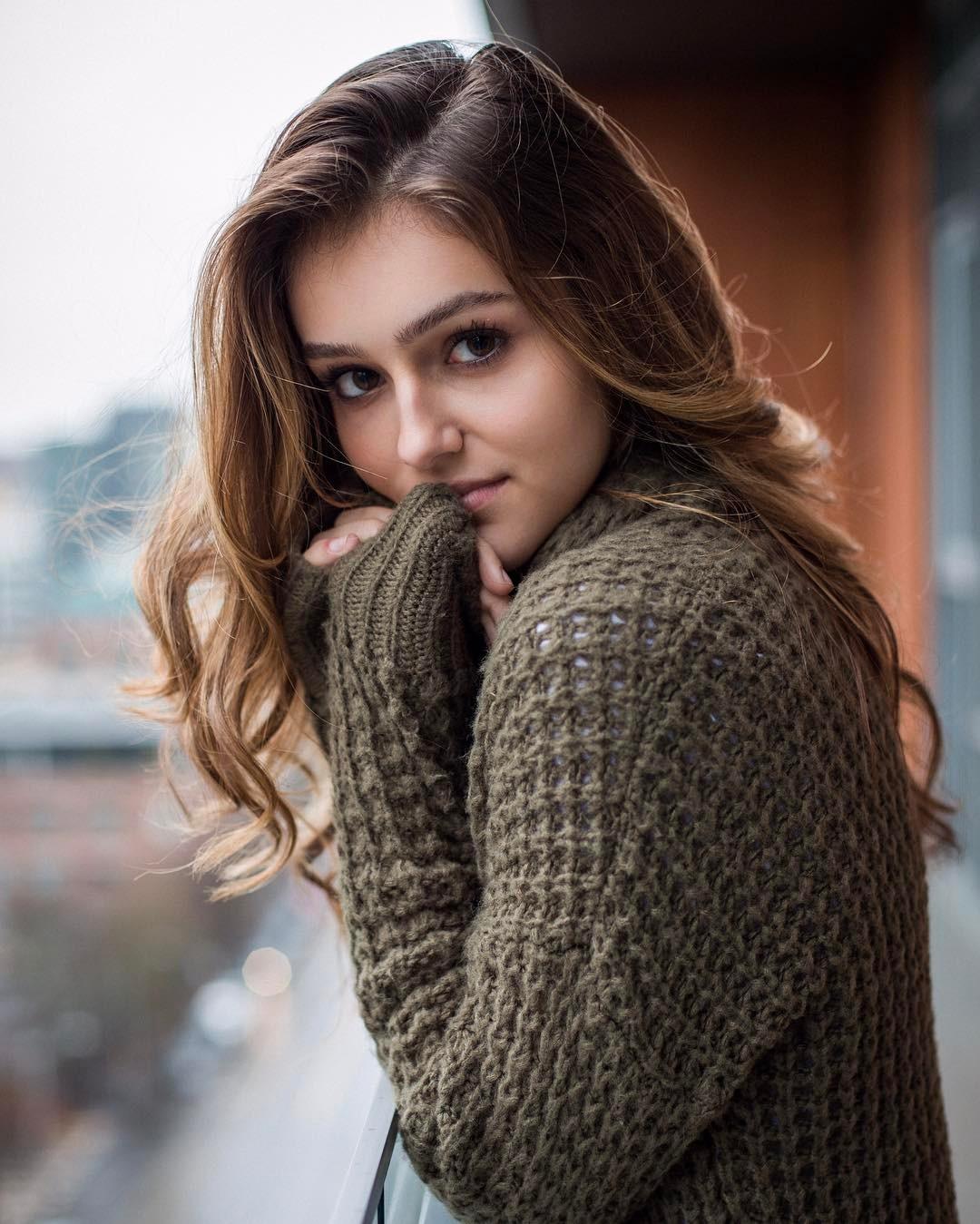 Paige Bonvallet- 俏皮妹子私房照