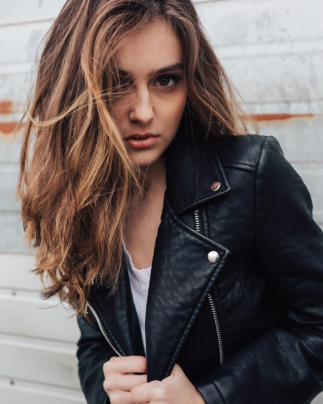 Paige Bonvallet- 俏皮妹子私房照