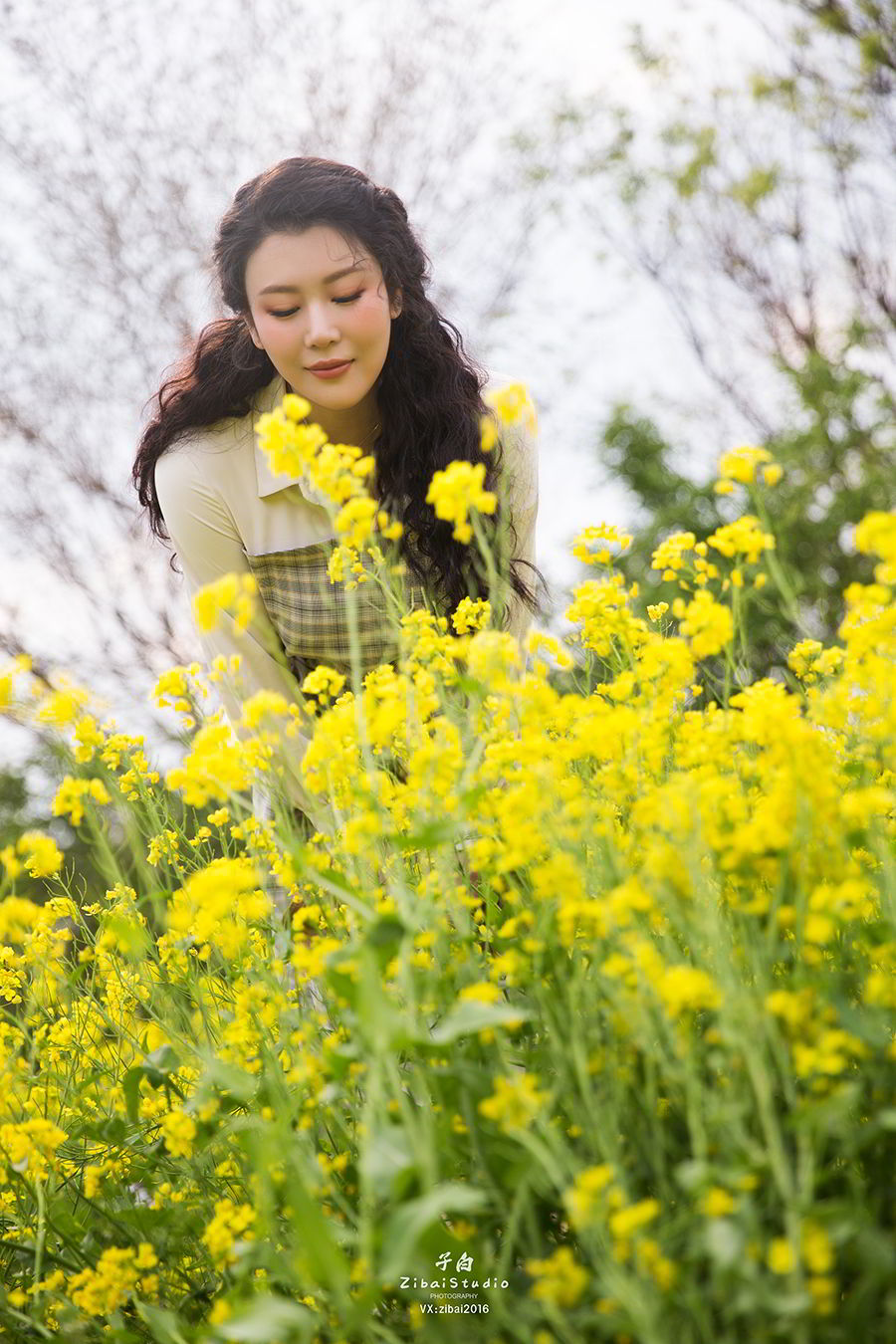 [TouTiao头条女神]高清写真图 2020.04.20 油菜花的晴天 钟晴