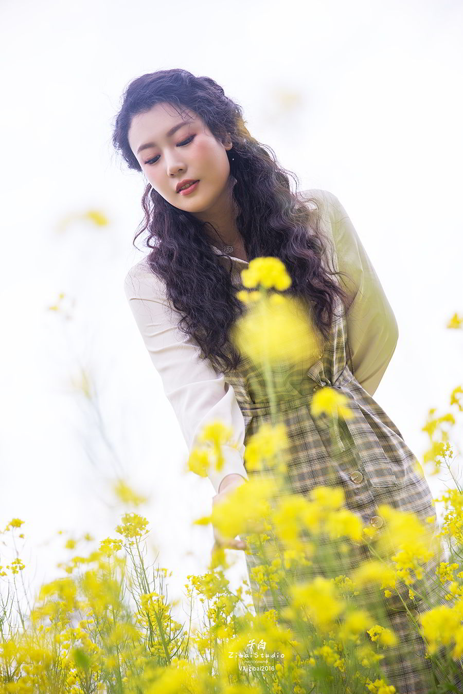 [TouTiao头条女神]高清写真图 2020.04.20 油菜花的晴天 钟晴