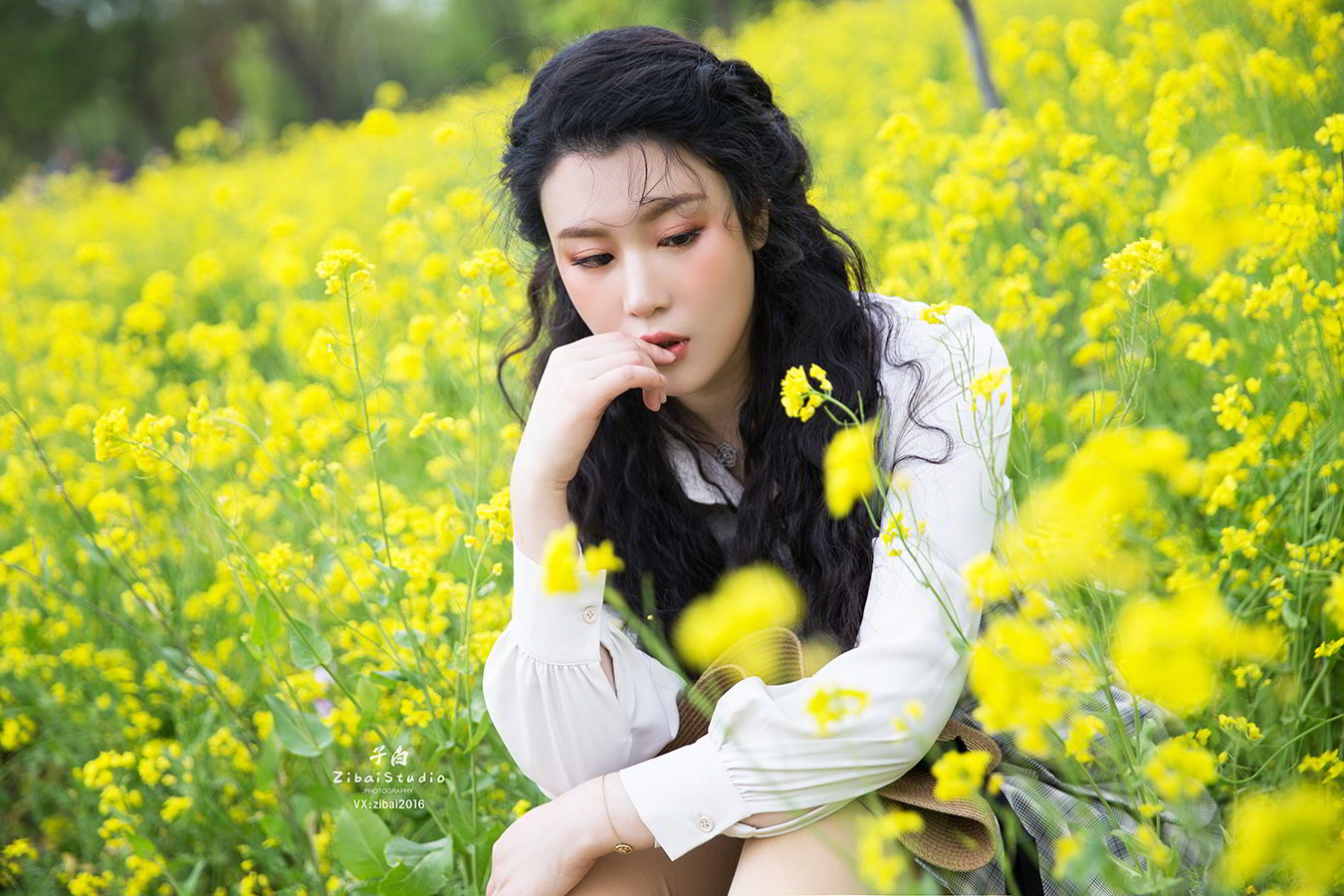 [TouTiao头条女神]高清写真图 2020.04.20 油菜花的晴天 钟晴