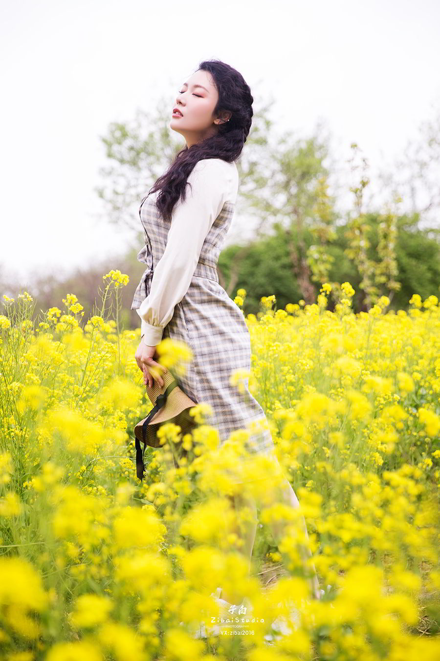 [TouTiao头条女神]高清写真图 2020.04.20 油菜花的晴天 钟晴