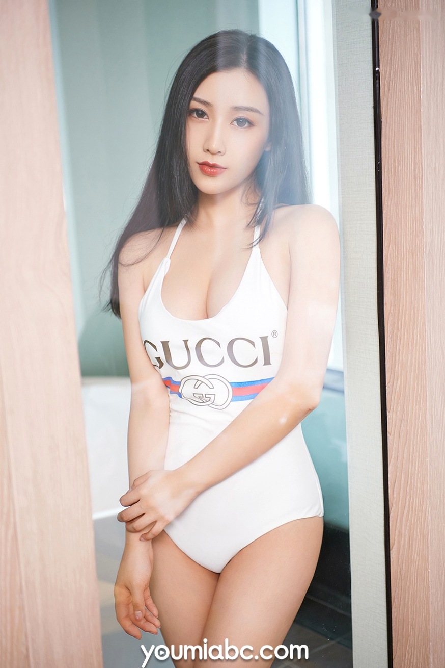 YouMi尤蜜-2019.12.02-小仙-《绝色佳人》室内家居诱惑写真，清纯背带裤展现曼妙身材，极致动人