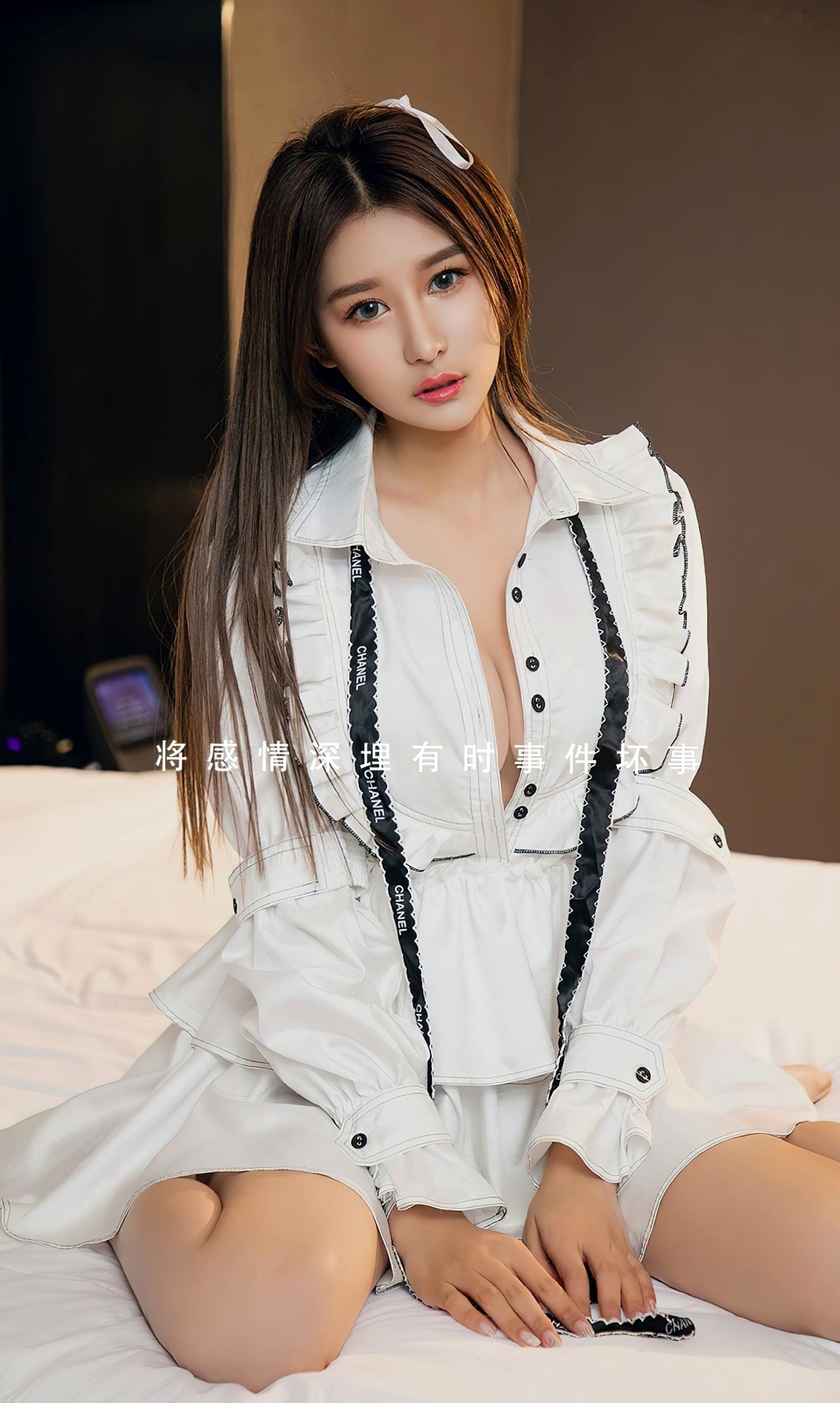 UGirls尤果圈欣怡《慢慢的爱》私房大片，质感白衬衫演绎极致性感诱惑，绝美身材令人心动
