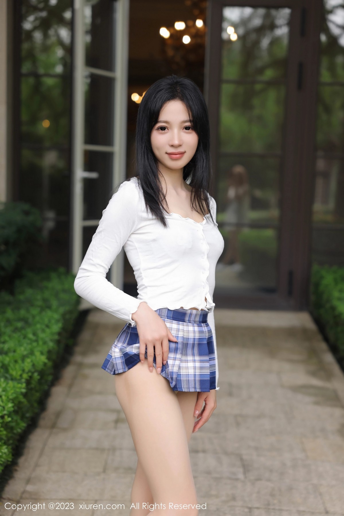 [XiuRen]高清写真图 2023.06.19 No.6942 糖豆sisi 格子裙美腿