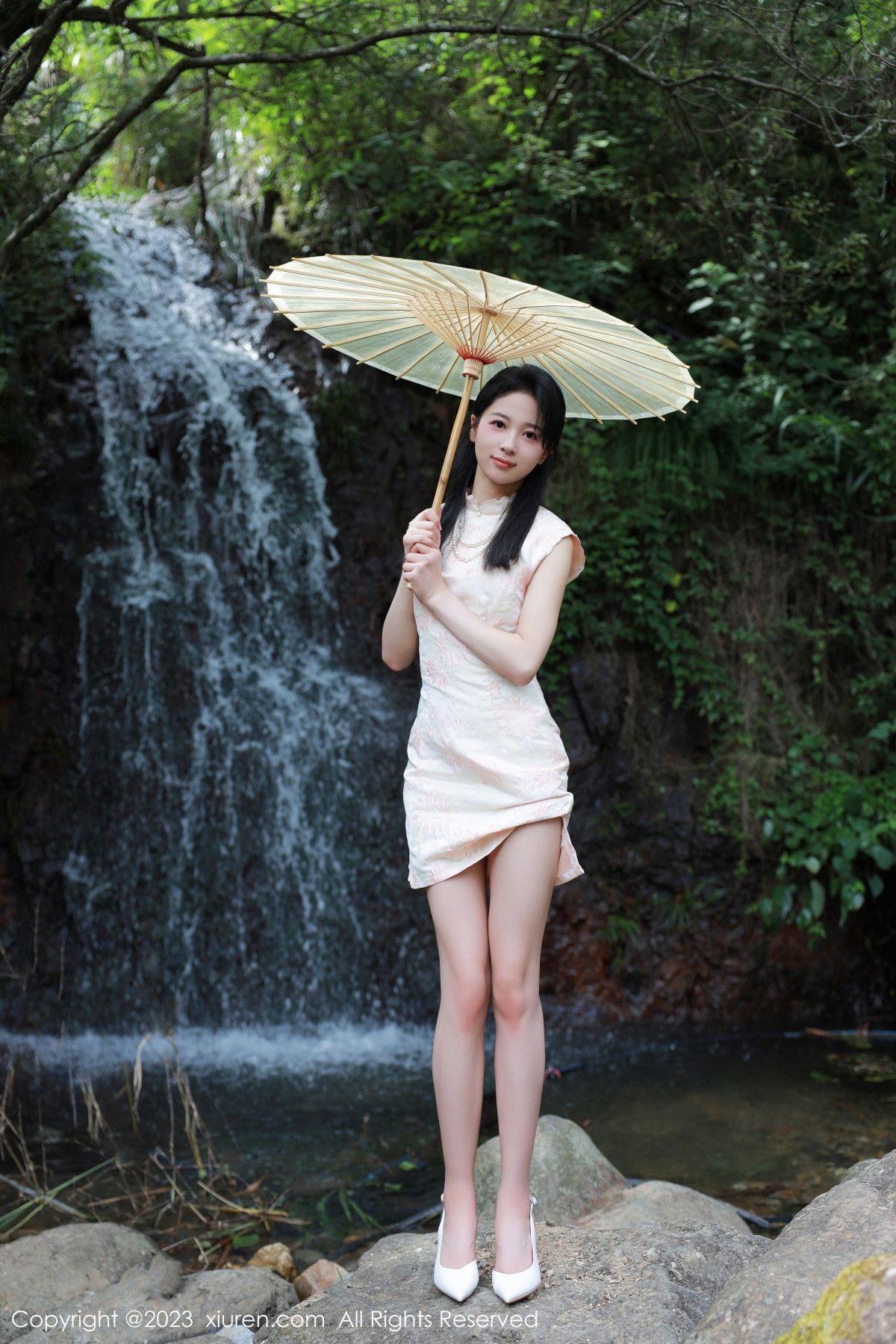 [XiuRen]高清写真图 2023.08.15 No.7234 糖豆sisi 旗袍美腿