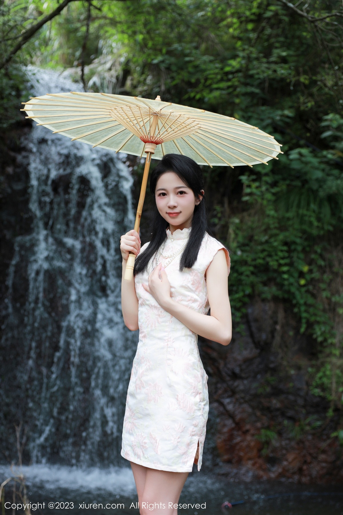 [XiuRen]高清写真图 2023.08.15 No.7234 糖豆sisi 旗袍美腿