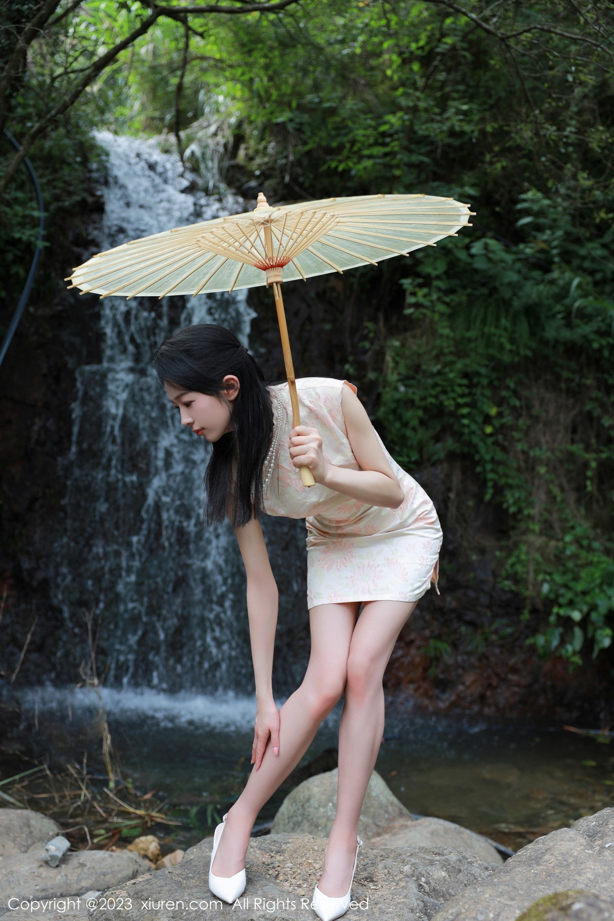 [XiuRen]高清写真图 2023.08.15 No.7234 糖豆sisi 旗袍美腿