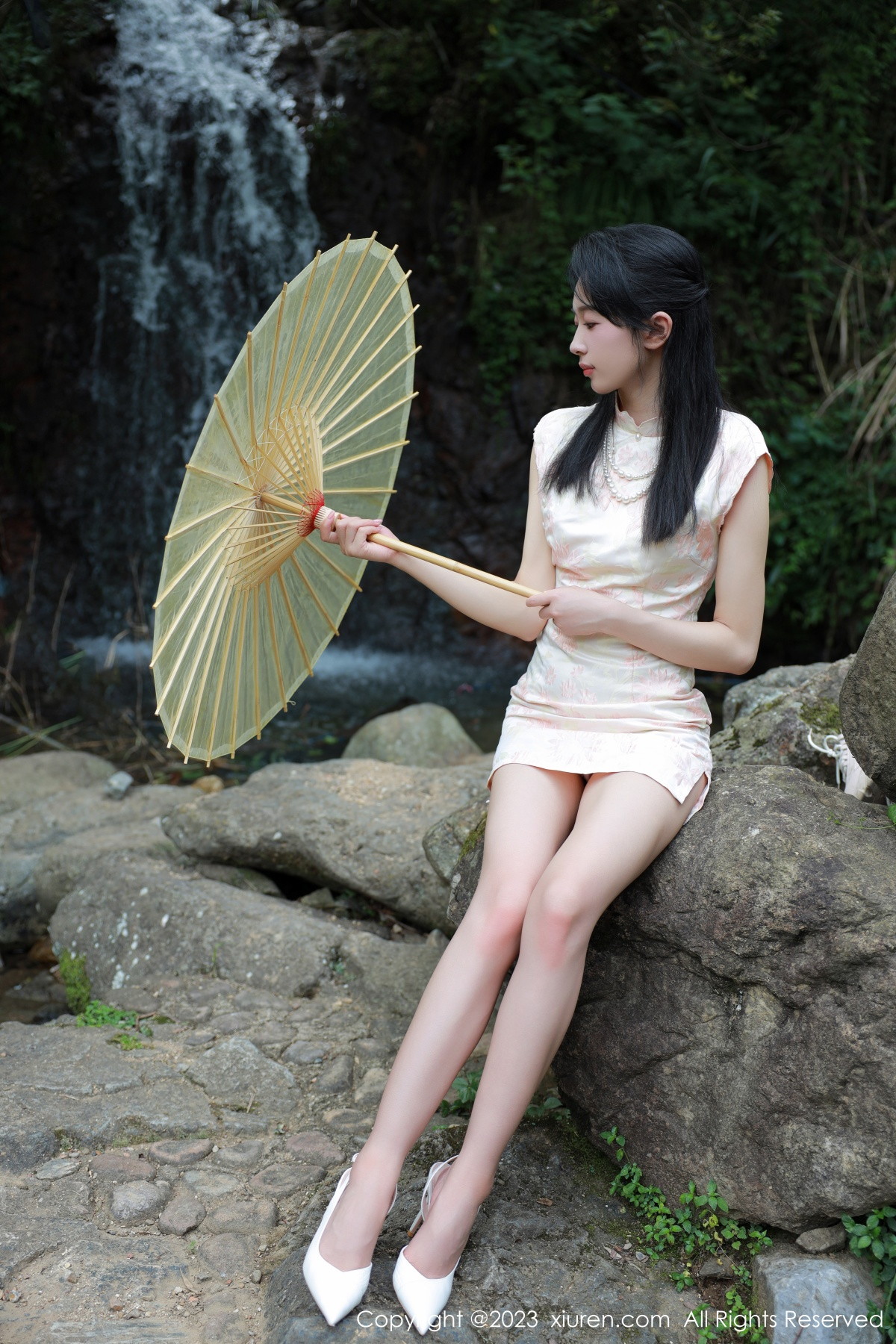 [XiuRen]高清写真图 2023.08.15 No.7234 糖豆sisi 旗袍美腿