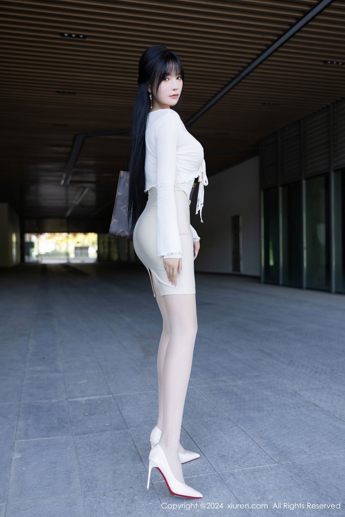 [XiuRen]高清写真图 2024.10.21 No.9320 娜比 美腿丝袜