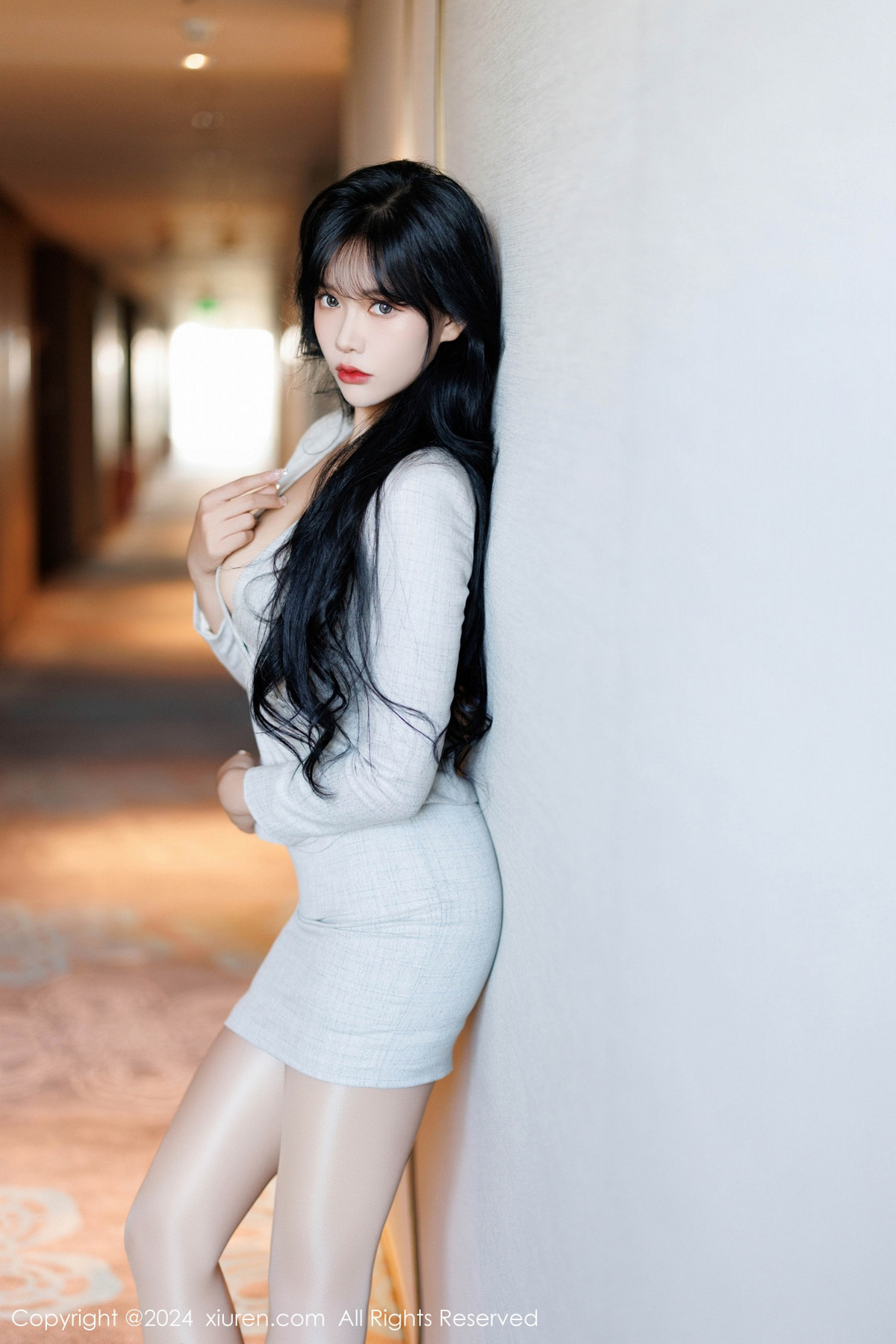 [XiuRen]高清写真图 2024.11.05 No.9398 娜比 丝袜短裙