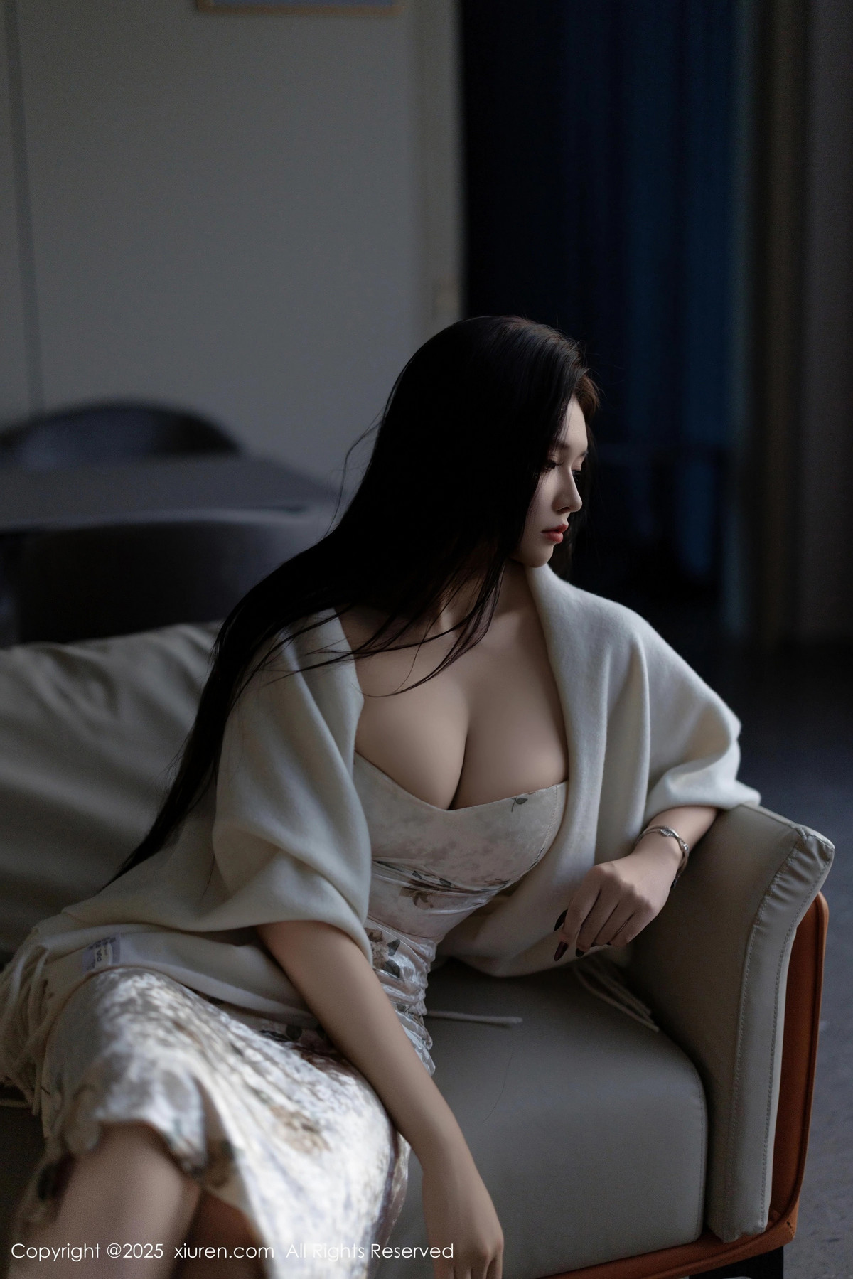 [XiuRen]高清写真图 2025.02.18 No.9899 娜比 丝袜美腿