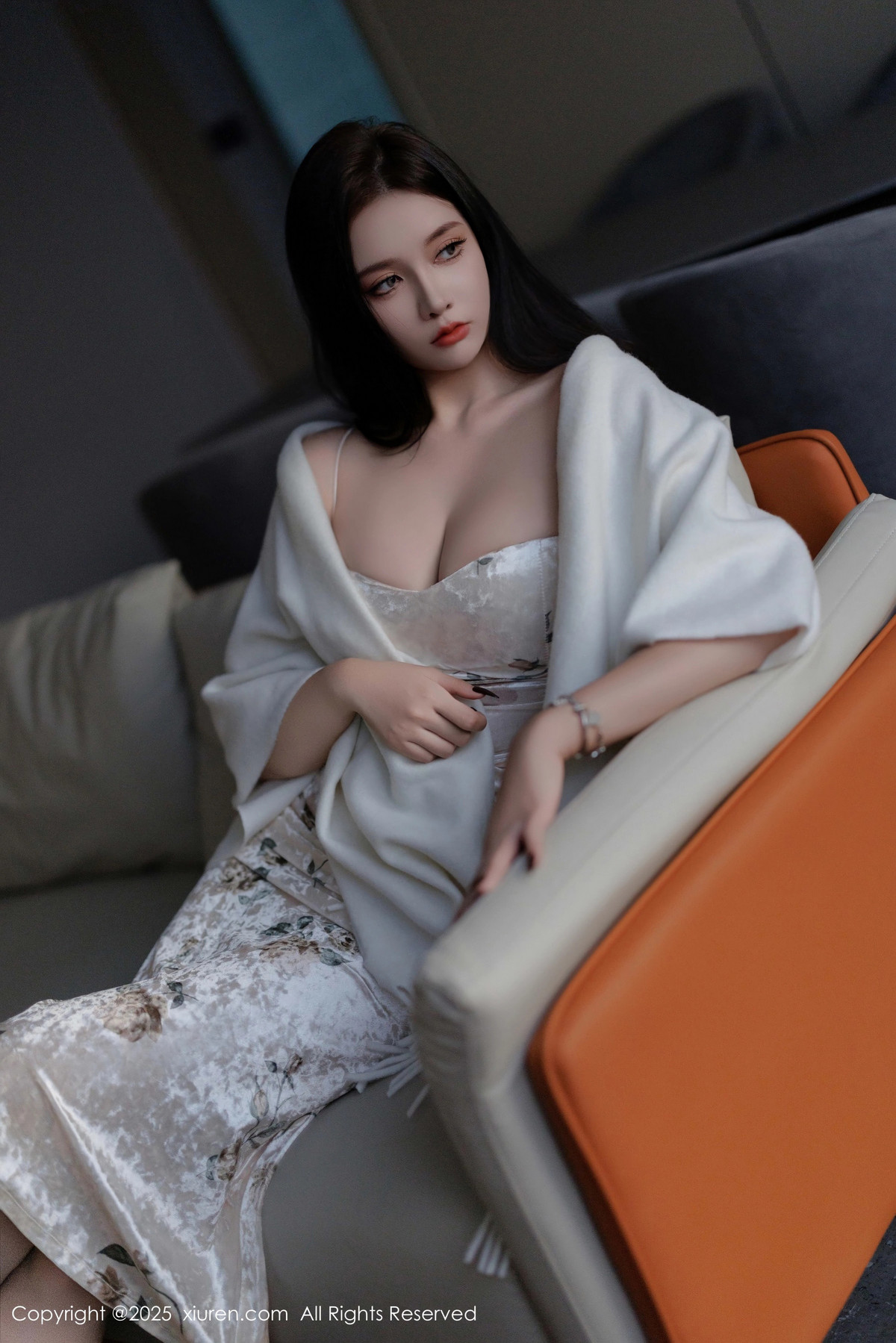 [XiuRen]高清写真图 2025.02.18 No.9899 娜比 丝袜美腿