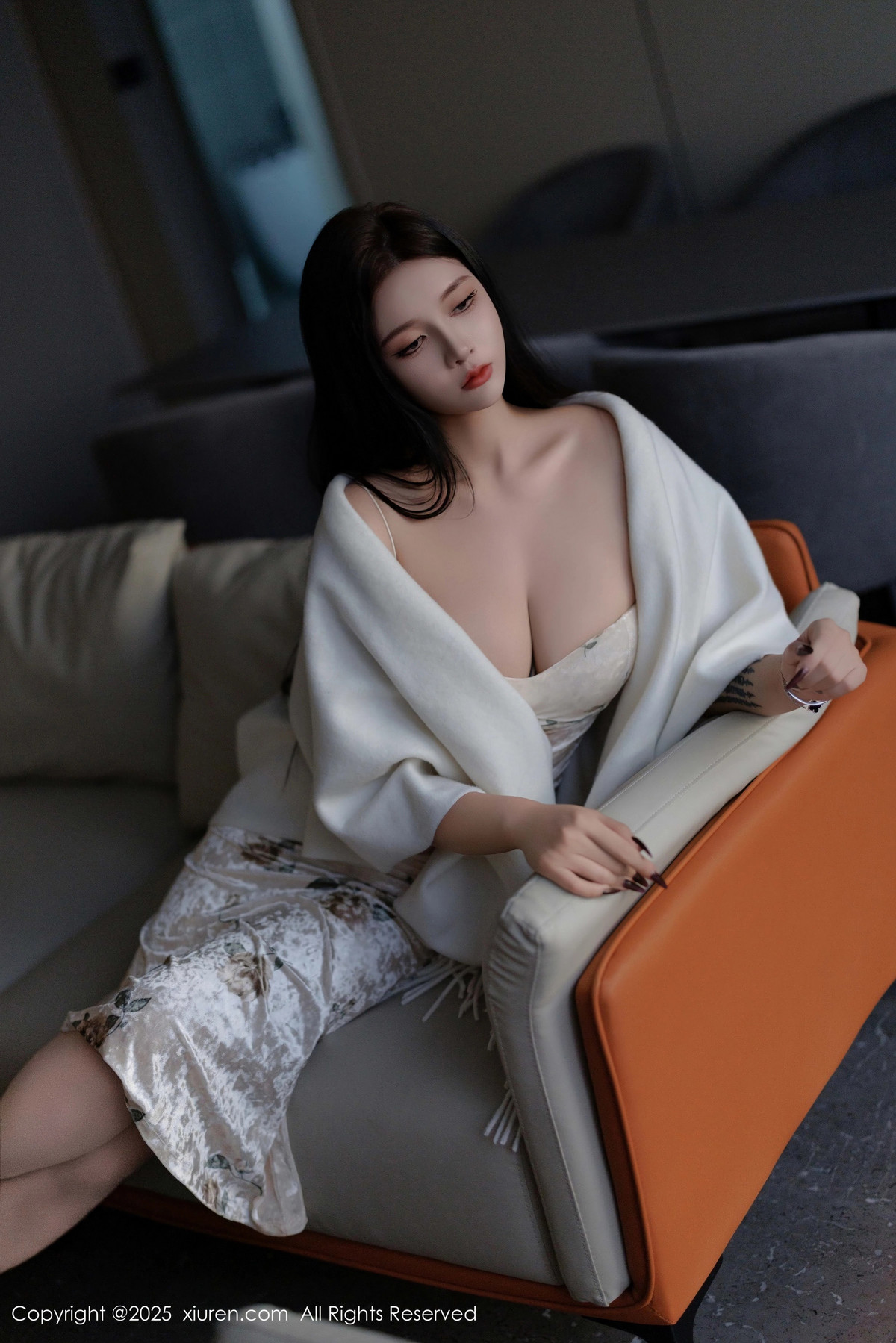 [XiuRen]高清写真图 2025.02.18 No.9899 娜比 丝袜美腿