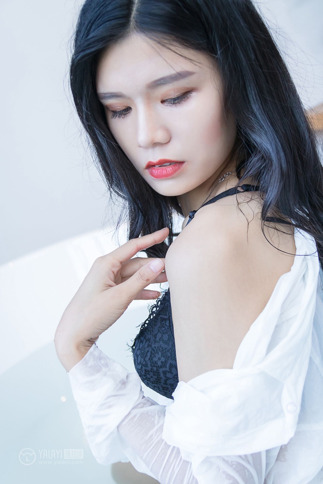[YALAYI雅拉伊]高清写真图2018.11.30 No.134 嬉水浴室 小灰