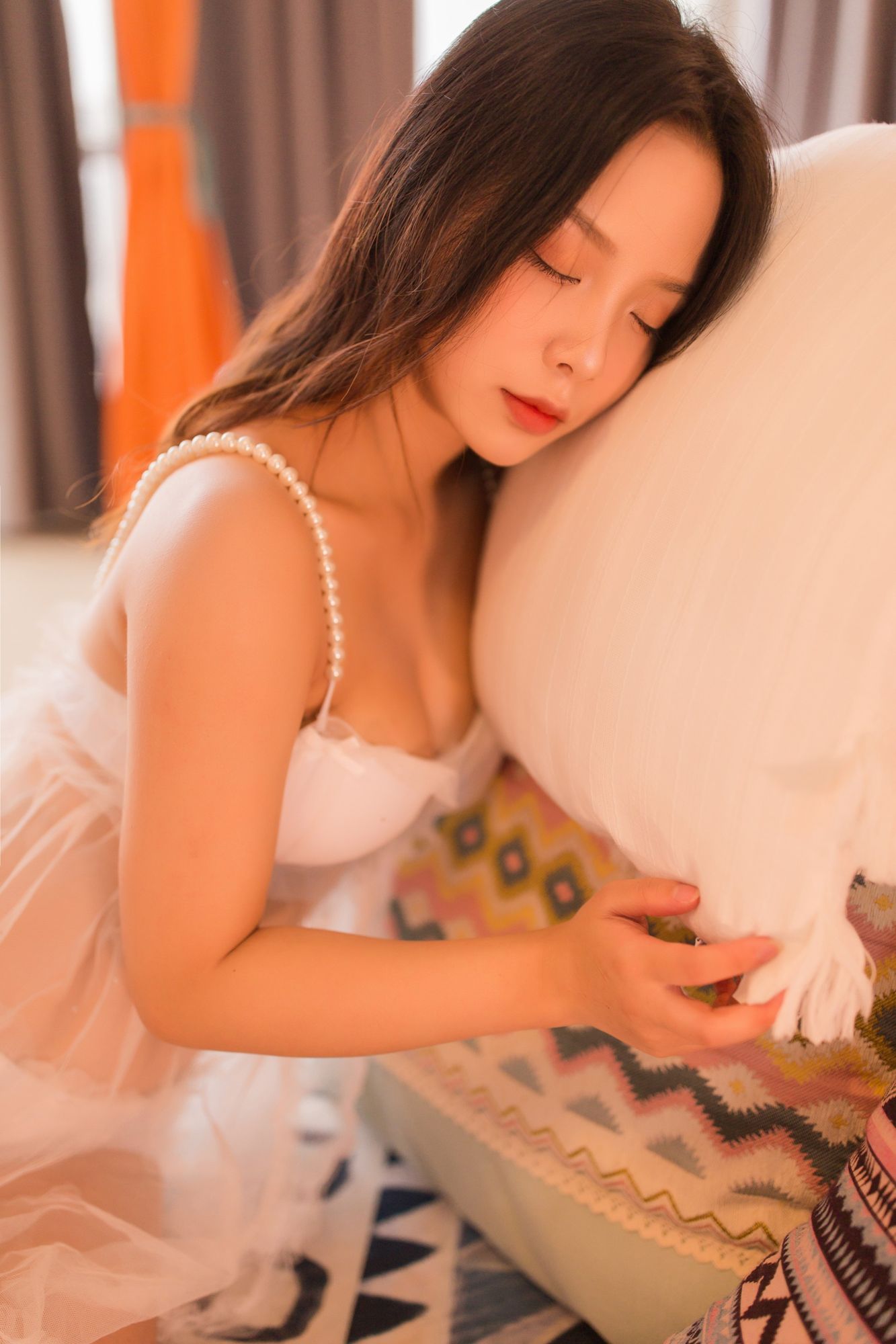 [YALAYI雅拉伊]高清写真图2018.11.23 No.129 异域风情少女 小小兔