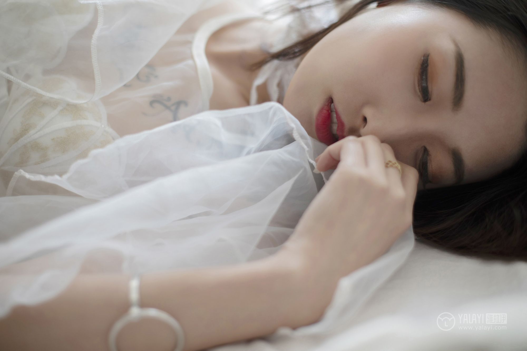 [YALAYI雅拉伊]高清写真图 2019.02.17 No.188 蕾丝浅笑 佳佳