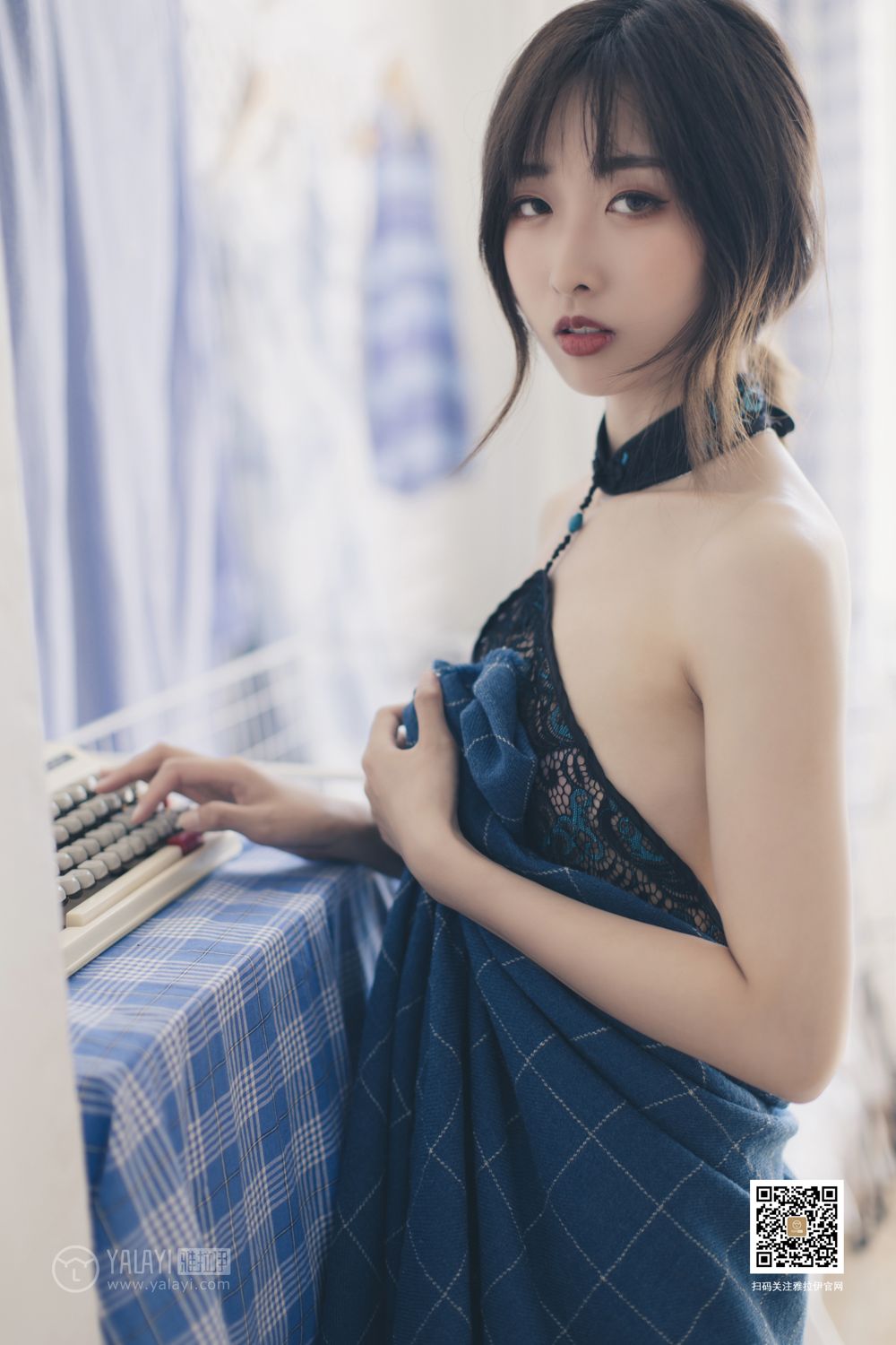 [YALAYI雅拉伊]高清写真图 2019.09.07 No.393 丝情袜意 佳佳