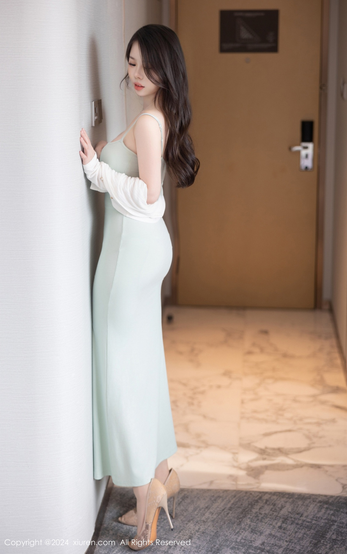 [XiuRen]高清写真图 2024.08.28 No.9080 白茹雪abby 丝袜美腿
