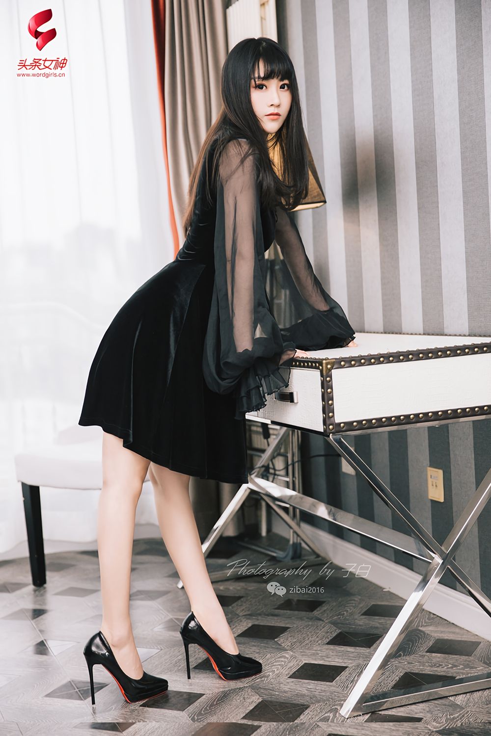 [TouTiao头条女神]高清写真图 2019.06.23 黑与白的纯净女孩