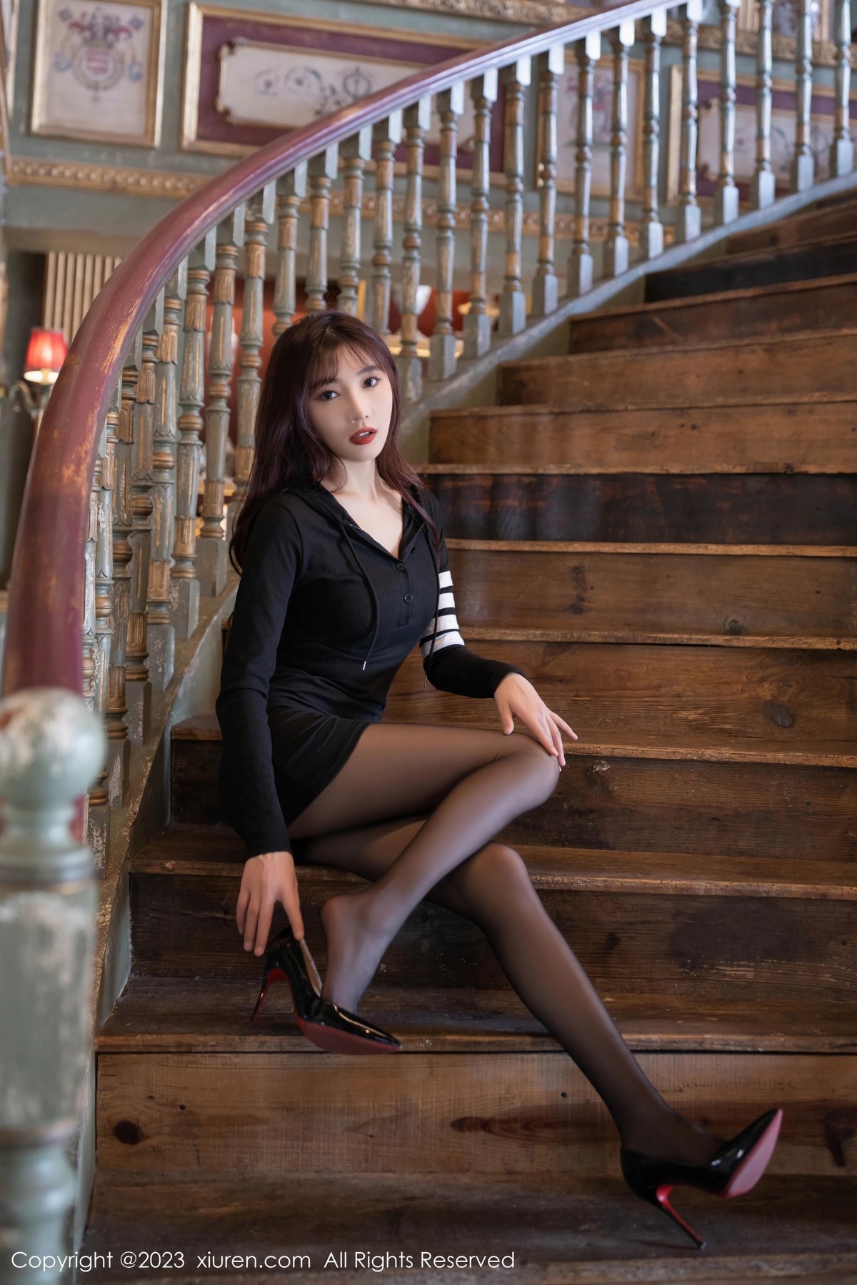 [XiuRen]高清写真图 2023.06.15 No.6925 陆萱萱 黑丝美腿