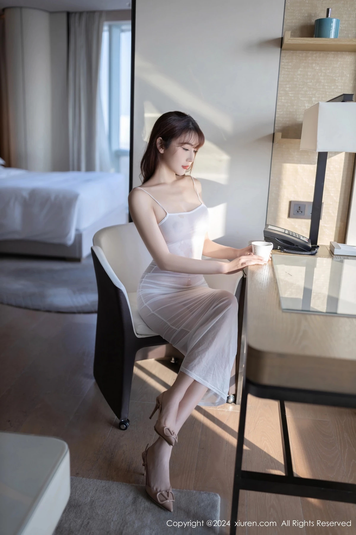 [XiuRen]高清写真图 2024.02.22 No.8131 陆萱萱 美腿性感