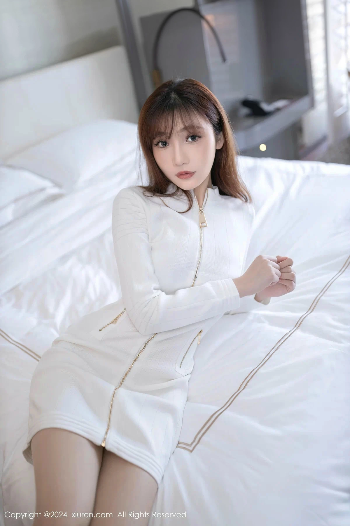 [XiuRen]高清写真图 2024.03.14 No.8233 陆萱萱 丝袜美腿