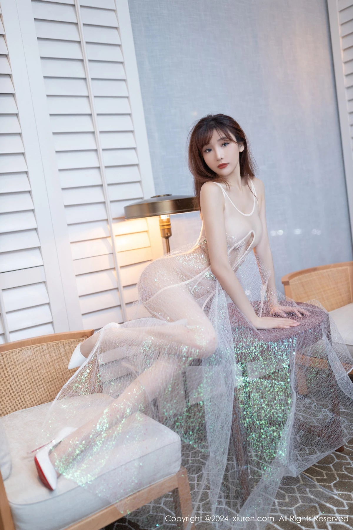 [XiuRen]高清写真图 2024.03.21 No.8271 陆萱萱 性感美腿