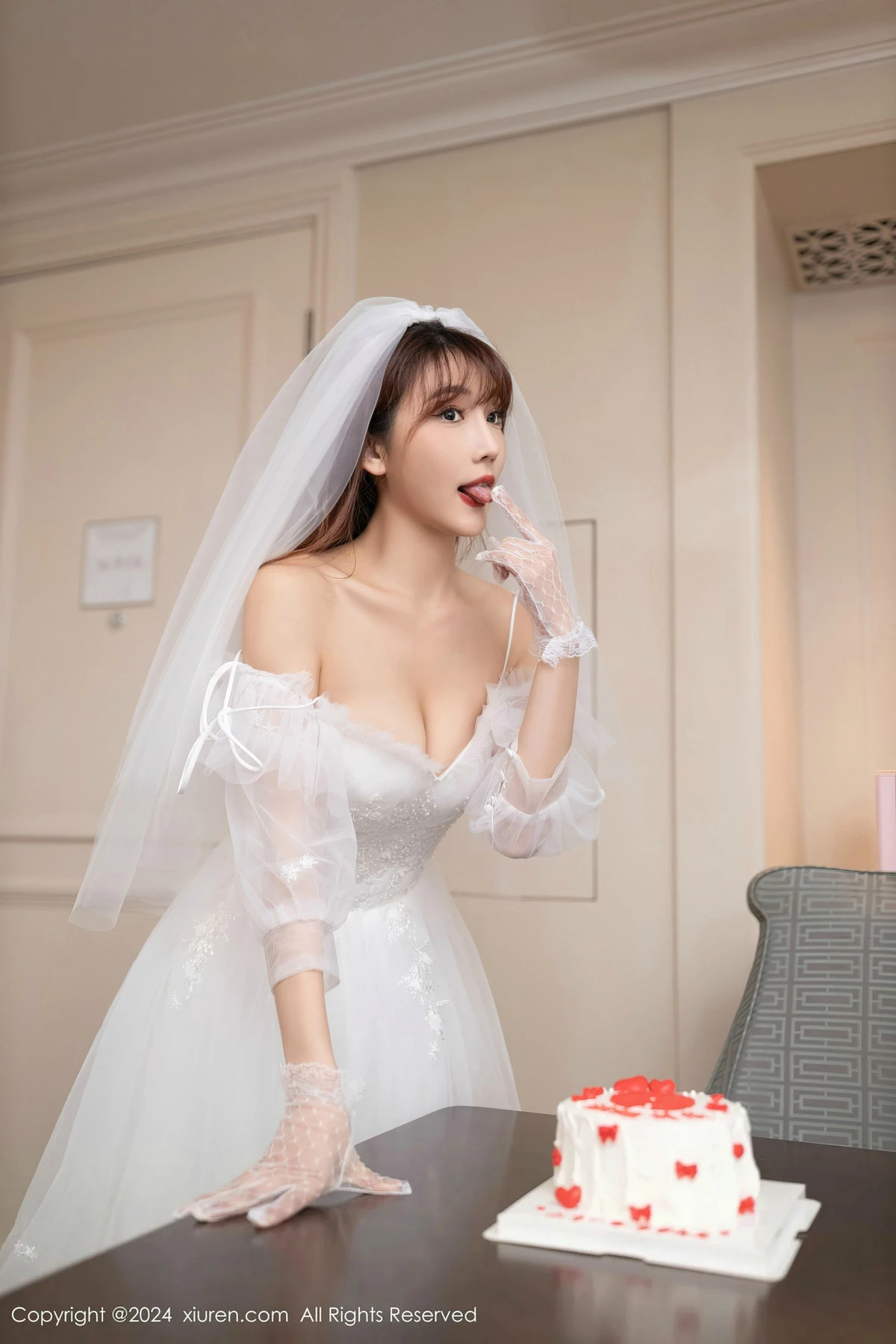 [XiuRen]高清写真图 2024.04.18 No.8418 陆萱萱 丝袜美腿
