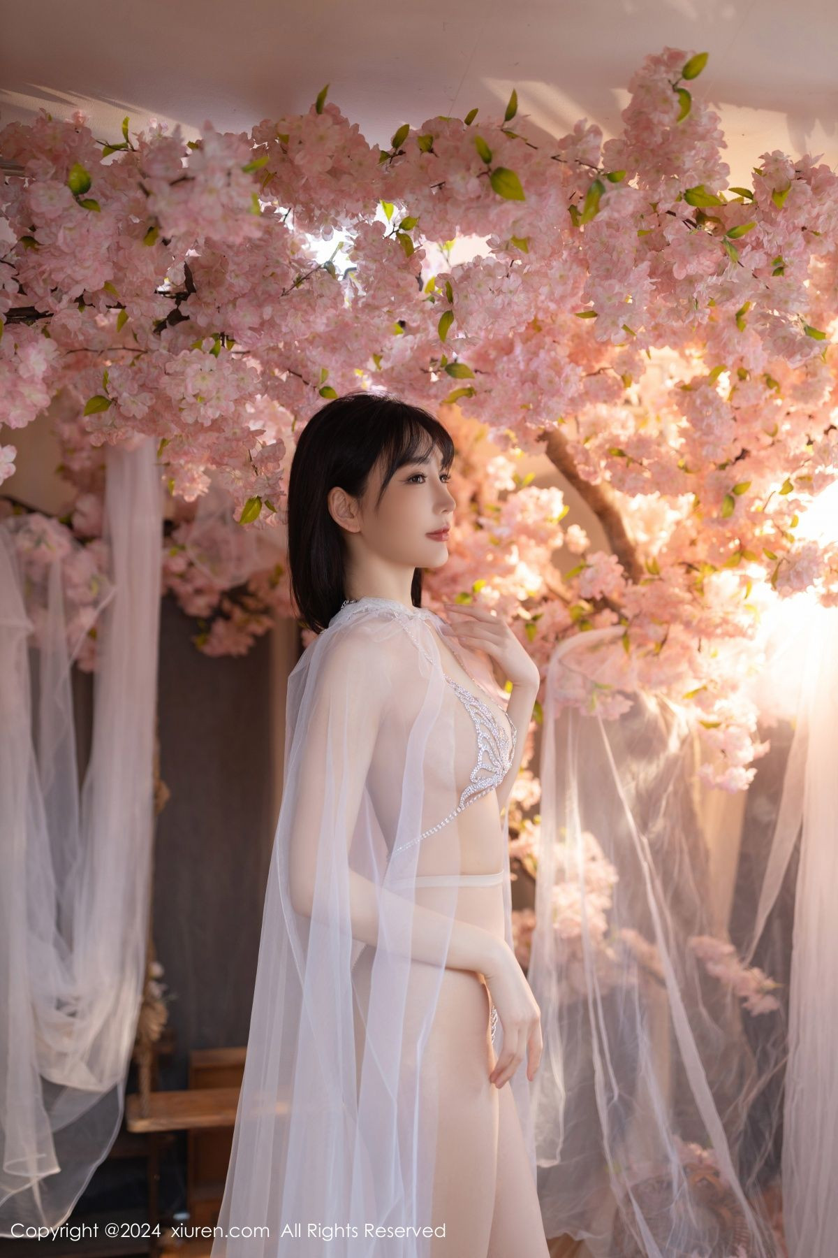 [XiuRen]高清写真图 2024.07.04 No.8807 陆萱萱 性感美腿