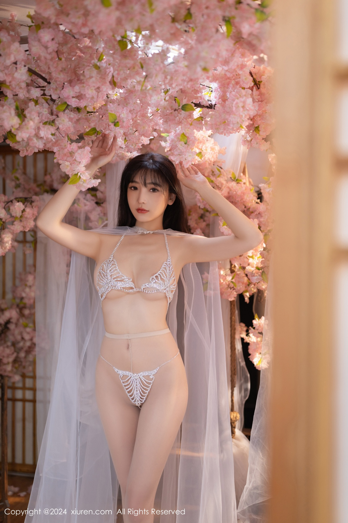 [XiuRen]高清写真图 2024.07.04 No.8807 陆萱萱 性感美腿