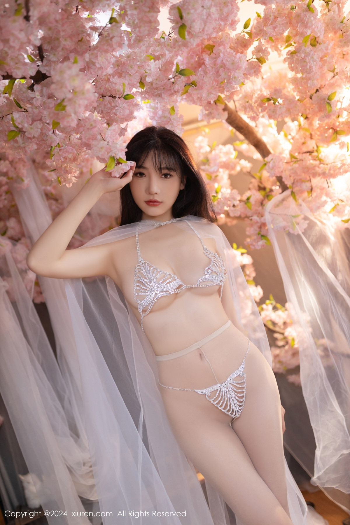 [XiuRen]高清写真图 2024.07.04 No.8807 陆萱萱 性感美腿